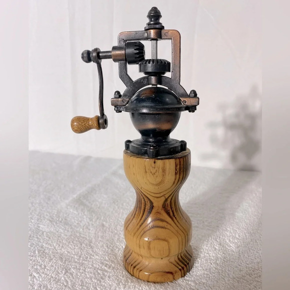 Handmade Antique Style Carved Wood Pepper Mill Pepper  Grinder - Picture 5 of 16